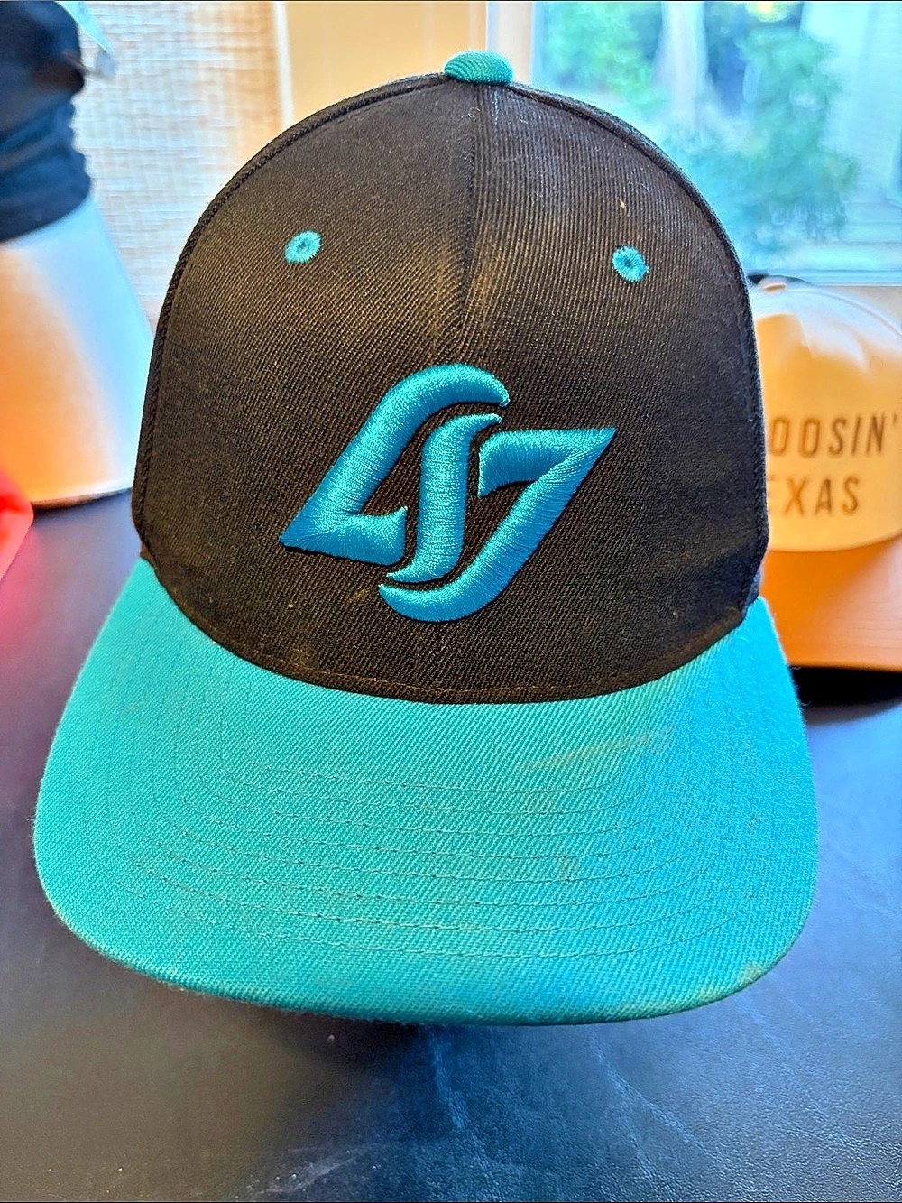 One Ten OTL snapback cap Black & Blue Snapback Like New